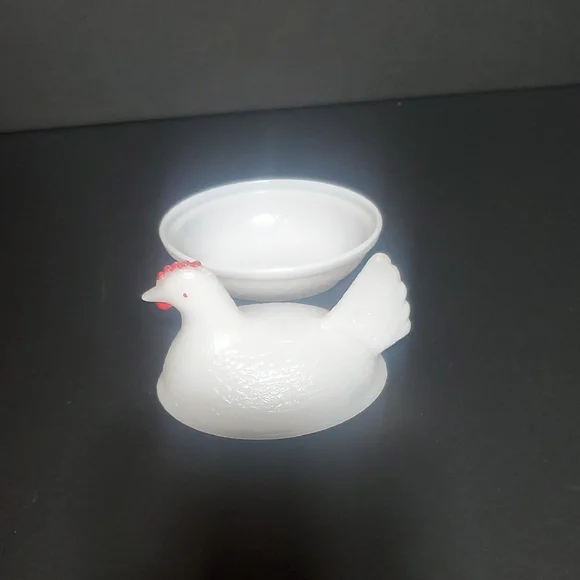 Vtg White Indiana Milk Glass Hen On Nest Medium Dish - Picture 2 of 5